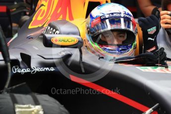 World © Octane Photographic Ltd. Red Bull Racing RB12 – Daniel Ricciardo. Saturday 17th September 2016, F1 Singapore GP Practice 3, Marina Bay Circuit, Singapore. Digital Ref : 1720LB1D0523