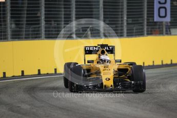 World © Octane Photographic Ltd. Renault Sport F1 Team RS16 - Kevin Magnussen. Saturday 17th September 2016, F1 Singapore GP Qualifying, Marina Bay Circuit, Singapore. Digital Ref :1721CB1D6642