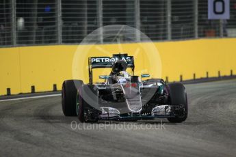 World © Octane Photographic Ltd. Mercedes AMG Petronas W07 Hybrid – Lewis Hamilton. Saturday 17th September 2016, F1 Singapore GP Qualifying, Marina Bay Circuit, Singapore. Digital Ref :1721CB1D6648