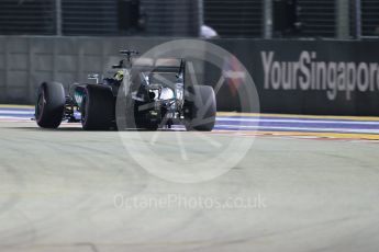 World © Octane Photographic Ltd. Mercedes AMG Petronas W07 Hybrid – Lewis Hamilton. Saturday 17th September 2016, F1 Singapore GP Qualifying, Marina Bay Circuit, Singapore. Digital Ref :1721CB1D6697