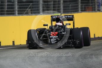 World © Octane Photographic Ltd. McLaren Honda MP4-31 – Jenson Button. Saturday 17th September 2016, F1 Singapore GP Qualifying, Marina Bay Circuit, Singapore. Digital Ref :1721CB1D6721