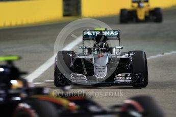 World © Octane Photographic Ltd. Mercedes AMG Petronas W07 Hybrid – Nico Rosberg and Renault Sport F1 Team RS16 – Jolyon Palmer. Saturday 17th September 2016, F1 Singapore GP Qualifying, Marina Bay Circuit, Singapore. Digital Ref :1721CB1D6741