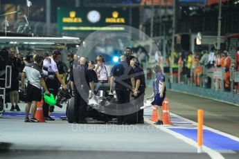 World © Octane Photographic Ltd. Mercedes AMG Petronas W07 Hybrid – Lewis Hamilton on the FIA weigh bridge with Haas, Williams and McLaren mechanics keeping his brakes cool. Saturday 17th September 2016, F1 Singapore GP Qualifying, Marina Bay Circuit, Singapore. Digital Ref :1721CB1D6786