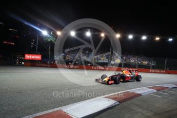 World © Octane Photographic Ltd. Red Bull Racing RB12 – Daniel Ricciardo. Saturday 17th September 2016, F1 Singapore GP Qualifying, Marina Bay Circuit, Singapore. Digital Ref :1721LB2D0668