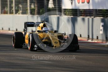 World © Octane Photographic Ltd. Renault Sport F1 Team RS16 - Kevin Magnussen. Friday 16th September 2016, F1 Singapore GP Practice 1, Marina Bay Circuit, Singapore. Digital Ref :