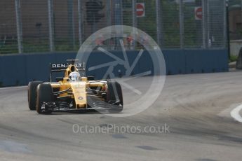 World © Octane Photographic Ltd. Renault Sport F1 Team RS16 - Kevin Magnussen. Friday 16th September 2016, F1 Singapore GP Practice 1, Marina Bay Circuit, Singapore. Digital Ref :