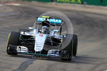 World © Octane Photographic Ltd. Mercedes AMG Petronas W07 Hybrid – Nico Rosberg. Friday 16th September 2016, F1 Singapore GP Practice 1, Marina Bay Circuit, Singapore. Digital Ref :