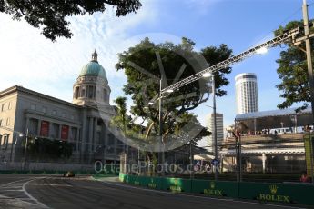 World © Octane Photographic Ltd. Renault Sport F1 Team RS16 – Jolyon Palmer. Friday 16th September 2016, F1 Singapore GP Practice 1, Marina Bay Circuit, Singapore. Digital Ref : 1716LB2D8426