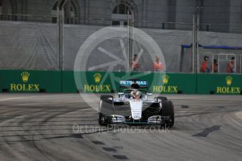 World © Octane Photographic Ltd. Mercedes AMG Petronas W07 Hybrid with Halo – Lewis Hamilton. Friday 16th September 2016, F1 Singapore GP Practice 1, Marina Bay Circuit, Singapore. Digital Ref : 1716LB2D8743