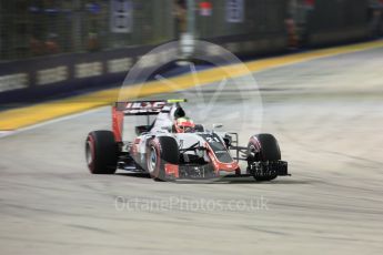 World © Octane Photographic Ltd. Haas F1 Team VF-16 - Esteban Gutierrez. Friday 16th September 2016, F1 Singapore GP Practice 2, Marina Bay Circuit, Singapore. Digital Ref : 1717CB5D4648