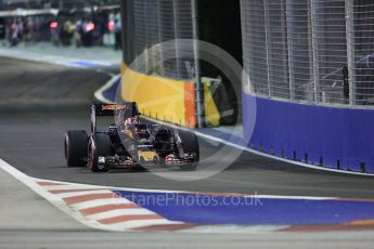 World © Octane Photographic Ltd. Scuderia Toro Rosso STR11 – Daniil Kvyat. Friday 16th September 2016, F1 Singapore GP Practice 2, Marina Bay Circuit, Singapore. Digital Ref : 1717CB5D4738