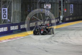 World © Octane Photographic Ltd. McLaren Honda MP4-31 – Fernando Alonso. Friday 16th September 2016, F1 Singapore GP Practice 2, Marina Bay Circuit, Singapore. Digital Ref : 1717CB5D4797