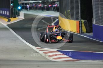 World © Octane Photographic Ltd. Red Bull Racing RB12 – Daniel Ricciardo. Friday 16th September 2016, F1 Singapore GP Practice 2, Marina Bay Circuit, Singapore. Digital Ref : 1717CB5D4925
