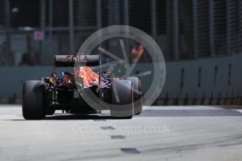 World © Octane Photographic Ltd. Scuderia Toro Rosso STR11 – Carlos Sainz. Friday 16th September 2016, F1 Singapore GP Practice 2, Marina Bay Circuit, Singapore. Digital Ref : 1717CB5D5149