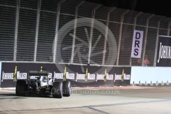 World © Octane Photographic Ltd. Mercedes AMG Petronas W07 Hybrid – Lewis Hamilton. Friday 16th September 2016, F1 Singapore GP Practice 2, Marina Bay Circuit, Singapore. Digital Ref : 1717LB1D0070