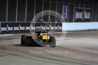 World © Octane Photographic Ltd. Renault Sport F1 Team RS16 – Jolyon Palmer. Friday 16th September 2016, F1 Singapore GP Practice 2, Marina Bay Circuit, Singapore. Digital Ref : 1717LB1D0108