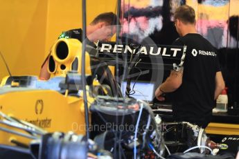World © Octane Photographic Ltd. Renault Sport F1 Team RS16. Thursday 15th September 2016, F1 Singapore GP Pitlane, Marina Bay Circuit, Singapore. Digital Ref : 1713LB1D8683