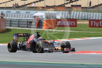 World © Octane Photographic Ltd. Scuderia Toro Rosso STR11 – Daniil Kvyat. Friday 13th May 2016, F1 Spanish GP Practice 2, Circuit de Barcelona Catalunya, Spain. Digital Ref : 1539CB1D8652