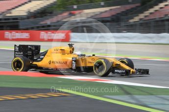 World © Octane Photographic Ltd. Renault Sport F1 Team RS16 - Kevin Magnussen. Friday 13th May 2016, F1 Spanish GP Practice 2, Circuit de Barcelona Catalunya, Spain. Digital Ref : 1539CB1D8702