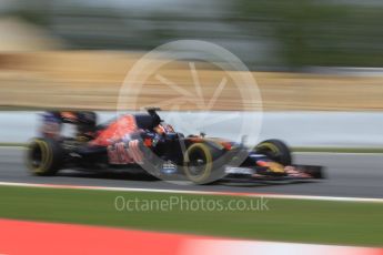 World © Octane Photographic Ltd. Scuderia Toro Rosso STR11 – Daniil Kvyat. Friday 13th May 2016, F1 Spanish GP Practice 2, Circuit de Barcelona Catalunya, Spain. Digital Ref : 1539CB1D8713