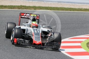 World © Octane Photographic Ltd. Haas F1 Team VF-16 - Esteban Gutierrez. Friday 13th May 2016, F1 Spanish GP Practice 2, Circuit de Barcelona Catalunya, Spain. Digital Ref : 1539LB1D4815