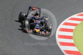 World © Octane Photographic Ltd. Scuderia Toro Rosso STR11 – Daniil Kvyat. Friday 13th May 2016, F1 Spanish GP Practice 2, Circuit de Barcelona Catalunya, Spain. Digital Ref : 1539LB1D4887