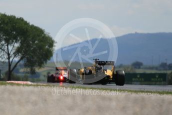 World © Octane Photographic Ltd. Renault Sport F1 Team RS16 - Kevin Magnussen and Red Bull. Saturday 14th May 2016, F1 Spanish GP Practice 3, Circuit de Barcelona Catalunya, Spain. Digital Ref : 1545CB1D9552