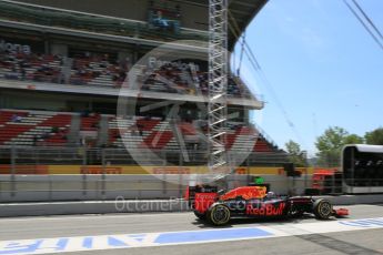 World © Octane Photographic Ltd. Red Bull Racing RB12 – Daniel Ricciardo. Saturday 14th May 2016, F1 Spanish GP - Practice 3, Circuit de Barcelona Catalunya, Spain. Digital Ref : 1545LB5D4090