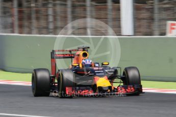 World © Octane Photographic Ltd. Red Bull Racing RB12 – Daniel Ricciardo. Saturday 14th May 2016, F1 Spanish GP - Qualifying, Circuit de Barcelona Catalunya, Spain. Digital Ref : 1546CB7D7583