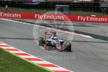 World © Octane Photographic Ltd. Haas F1 Team VF-16 – Romain Grosjean. Saturday 14th May 2016, F1 Spanish GP - Qualifying, Circuit de Barcelona Catalunya, Spain. Digital Ref : 1546LB1D6931