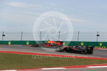 World © Octane Photographic Ltd. Red Bull Racing RB12 – Daniel Ricciardo and McLaren Honda MP4-31 – Fernando Alonso. Sunday 23rd October 2016, F1 USA Grand Prix Race, Austin, Texas – Circuit of the Americas (COTA). Digital Ref : 1749LB1D4114