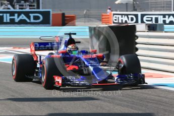 World © Octane Photographic Ltd. Formula 1 - Abu Dhabi Grand Prix - Friday Practice 1. Brendon Hartley - Scuderia Toro Rosso STR12. Yas Marina Circuit, Abu Dhabi. Friday 24th November 2017. Digital Ref: