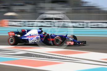 World © Octane Photographic Ltd. Formula 1 - Abu Dhabi Grand Prix - Friday Practice 1. Brendon Hartley - Scuderia Toro Rosso STR12. Yas Marina Circuit, Abu Dhabi. Friday 24th November 2017. Digital Ref: