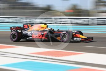 World © Octane Photographic Ltd. Formula 1 - Abu Dhabi Grand Prix - Friday Practice 1. Daniel Ricciardo - Red Bull Racing RB13. Yas Marina Circuit, Abu Dhabi. Friday 24th November 2017. Digital Ref: