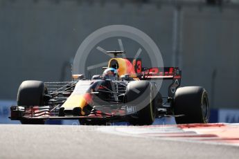World © Octane Photographic Ltd. Formula 1 - Abu Dhabi Grand Prix - Friday Practice 1. Daniel Ricciardo - Red Bull Racing RB13. Yas Marina Circuit, Abu Dhabi. Friday 24th November 2017. Digital Ref:
