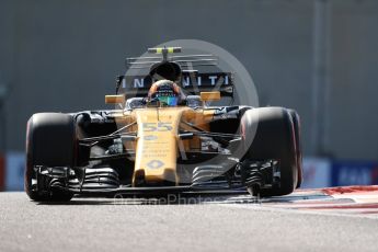 World © Octane Photographic Ltd. Formula 1 - Abu Dhabi Grand Prix - Friday Practice 1. Carlos Sainz - Renault Sport F1 Team R.S.17. Yas Marina Circuit, Abu Dhabi. Friday 24th November 2017. Digital Ref: