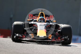 World © Octane Photographic Ltd. Formula 1 - Abu Dhabi Grand Prix - Friday Practice 1. Daniel Ricciardo - Red Bull Racing RB13. Yas Marina Circuit, Abu Dhabi. Friday 24th November 2017. Digital Ref: