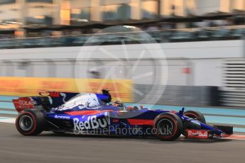 World © Octane Photographic Ltd. Formula 1 - Abu Dhabi Grand Prix - Friday - Practice 2. Brendon Hartley - Scuderia Toro Rosso STR12. Yas Marina Circuit, Abu Dhabi. Friday 24th November 2017. Digital Ref: 2003CB1L6605