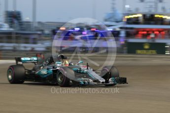 World © Octane Photographic Ltd. Formula 1 - Abu Dhabi Grand Prix - Friday - Practice 2. Lewis Hamilton - Mercedes AMG Petronas F1 W08 EQ Energy+. Yas Marina Circuit, Abu Dhabi. Friday 24th November 2017. Digital Ref: 2003CB1L6687