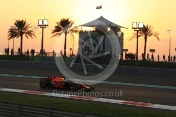 World © Octane Photographic Ltd. Formula 1 - Abu Dhabi Grand Prix - Friday - Practice 2. Daniel Ricciardo - Red Bull Racing RB13. Yas Marina Circuit, Abu Dhabi. Friday 24th November 2017. Digital Ref: 2003LB2D8548