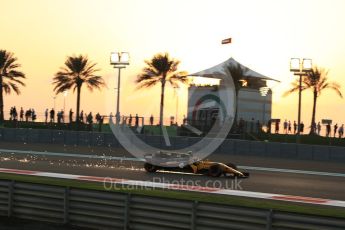 World © Octane Photographic Ltd. Formula 1 - Abu Dhabi Grand Prix - Friday - Practice 2. Carlos Sainz - Renault Sport F1 Team R.S.17. Yas Marina Circuit, Abu Dhabi. Friday 24th November 2017. Digital Ref: 2003LB2D8576
