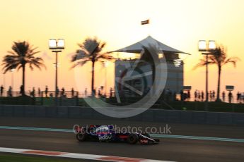 World © Octane Photographic Ltd. Formula 1 - Abu Dhabi Grand Prix - Friday - Practice 2. Brendon Hartley - Scuderia Toro Rosso STR12. Yas Marina Circuit, Abu Dhabi. Friday 24th November 2017. Digital Ref: 2003LB2D8612