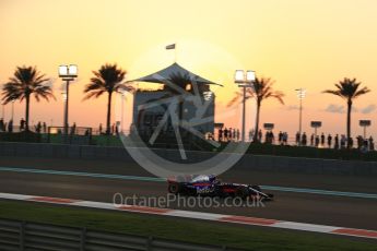 World © Octane Photographic Ltd. Formula 1 - Abu Dhabi Grand Prix - Friday - Practice 2. Brendon Hartley - Scuderia Toro Rosso STR12. Yas Marina Circuit, Abu Dhabi. Friday 24th November 2017. Digital Ref: 2003LB2D8680