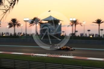 World © Octane Photographic Ltd. Formula 1 - Abu Dhabi Grand Prix - Friday - Practice 2. Nico Hulkenberg - Renault Sport F1 Team R.S.17. Yas Marina Circuit, Abu Dhabi. Friday 24th November 2017. Digital Ref: 2003LB2D8883