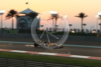 World © Octane Photographic Ltd. Formula 1 - Abu Dhabi Grand Prix - Friday - Practice 2. Nico Hulkenberg - Renault Sport F1 Team R.S.17. Yas Marina Circuit, Abu Dhabi. Friday 24th November 2017. Digital Ref: 2003LB2D8934