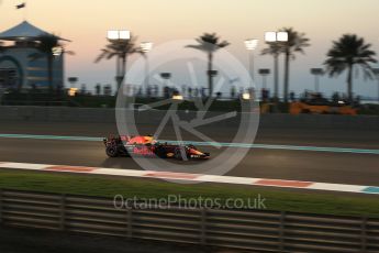 World © Octane Photographic Ltd. Formula 1 - Abu Dhabi Grand Prix - Friday - Practice 2. Daniel Ricciardo - Red Bull Racing RB13. Yas Marina Circuit, Abu Dhabi. Friday 24th November 2017. Digital Ref: 2003LB2D9173