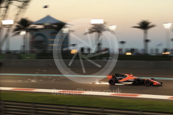 World © Octane Photographic Ltd. Formula 1 - Abu Dhabi Grand Prix - Friday - Practice 2. Stoffel Vandoorne - McLaren Honda MCL32. Yas Marina Circuit, Abu Dhabi. Friday 24th November 2017. Digital Ref: 2003LB2D9359