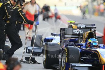 World © Octane Photographic Ltd. FIA Formula 2 (F2) - Practice. Oliver Rowland and Nicolas Latifi – DAMS. Abu Dhabi Grand Prix, Yas Marina Circuit. 24th November 2017. Digital Ref:2000CB1L5697