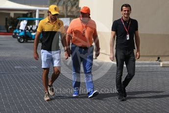 World © Octane Photographic Ltd. Formula 1 - Abu Dhabi Grand Prix - Friday Practice 1. Carlos Sainz - Renault Sport F1 Team R.S.17. Yas Marina Circuit, Abu Dhabi. Friday 24th November 2017. Digital Ref:1998LB2D7735
