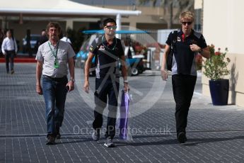 World © Octane Photographic Ltd. Formula 1 - Abu Dhabi Grand Prix - Friday Practice 1. Brendon Hartley - Scuderia Toro Rosso STR12. Yas Marina Circuit, Abu Dhabi. Friday 24th November 2017. Digital Ref:1998LB2D7751